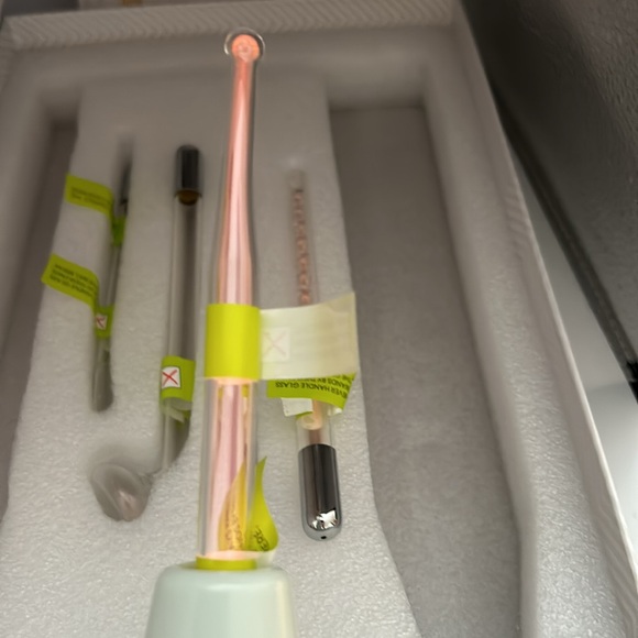 NuDerma Portable Handheld Skin Therapy Wand Machine w/Neon – Anti-Aging - Skin - Picture 6 of 12